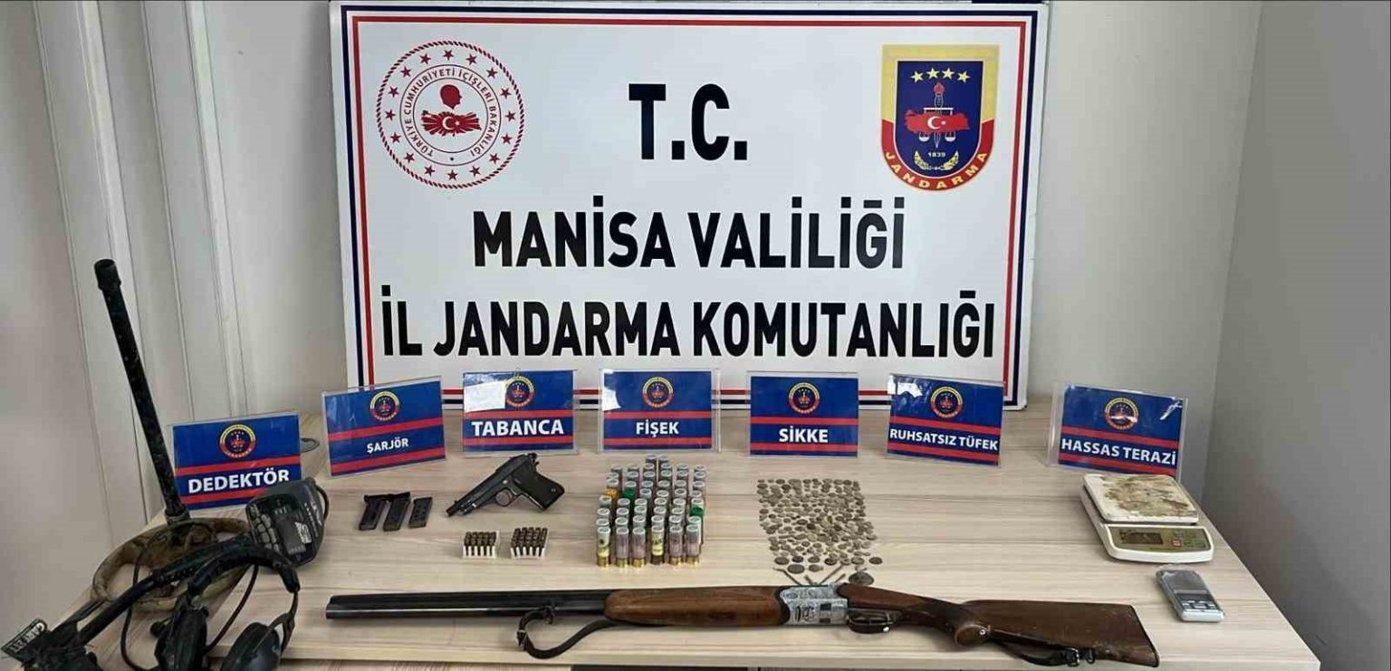 manisada-tarihi-eser-operasyonu-289-obje-silahlar-ve-dedektor-ele-gecirildi