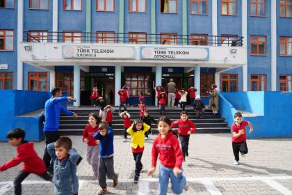 musta-okullarda-es-zamanli-tahliye-tatbikati-yapildi