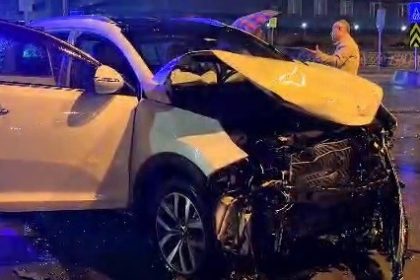 otomobil-ile-halk-otobusu-carpisti-1-yarali