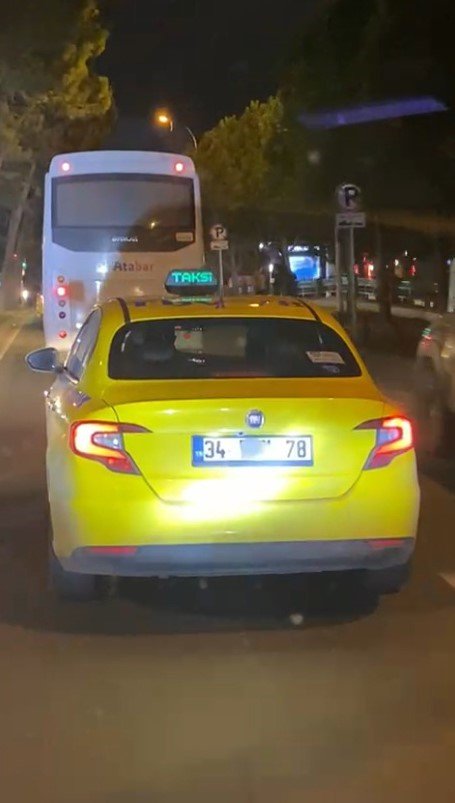 plakasini-kapatan-taksi-dikkat-cekti