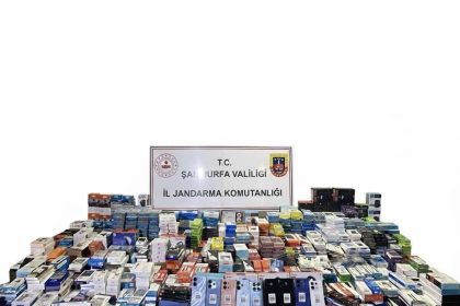 sanliurfada-9-adet-gumruk-kacagi-cep-telefonu-ele-gecirildi