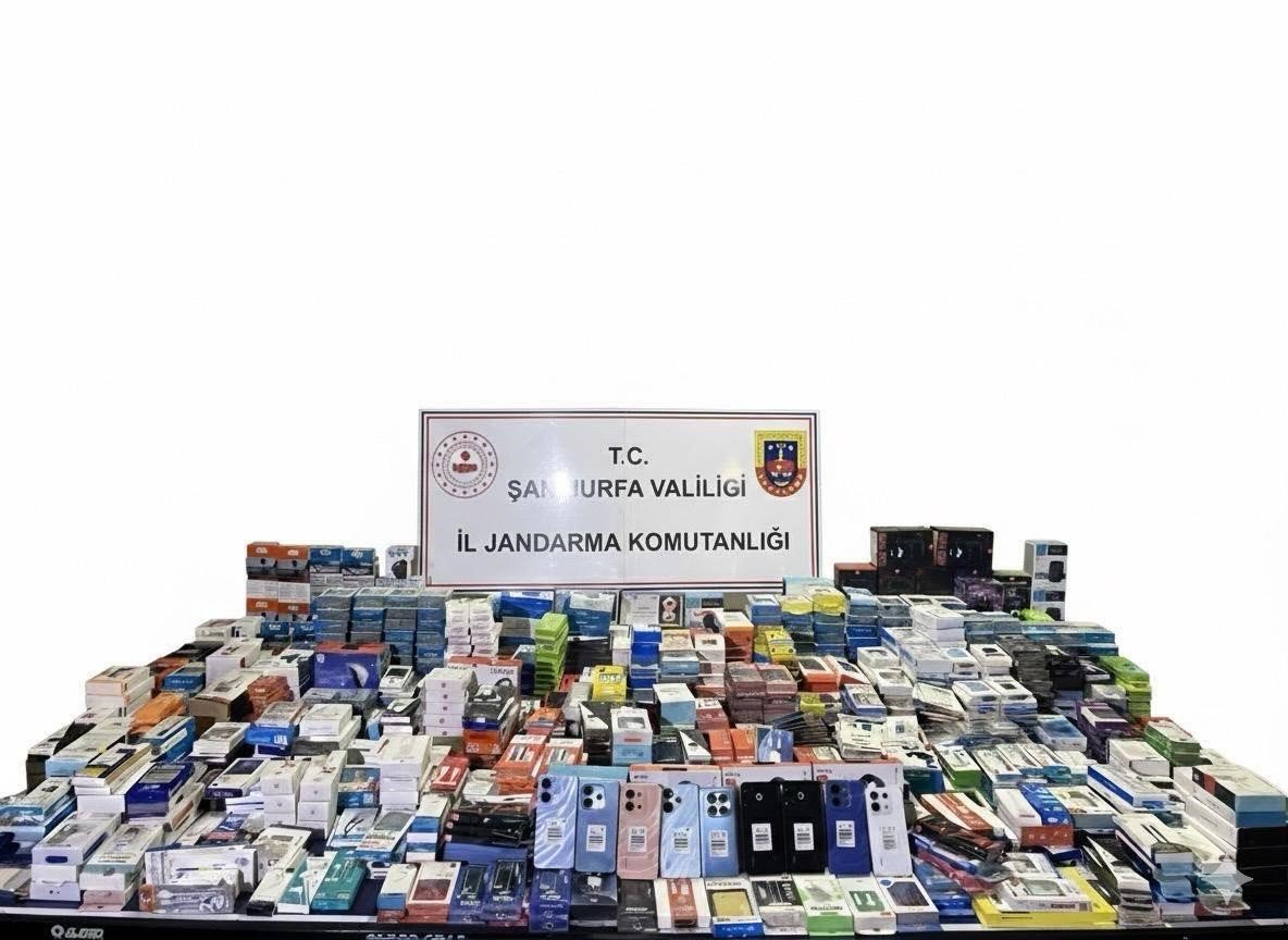 sanliurfada-9-adet-gumruk-kacagi-cep-telefonu-ele-gecirildi