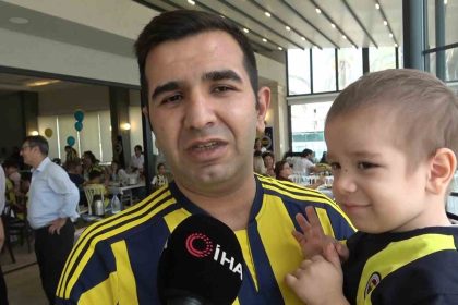 sari-lacivertli-balonlar-kanseri-yenen-fenerbahceli-tamer-talha-icin-gokyuzune-birakildi