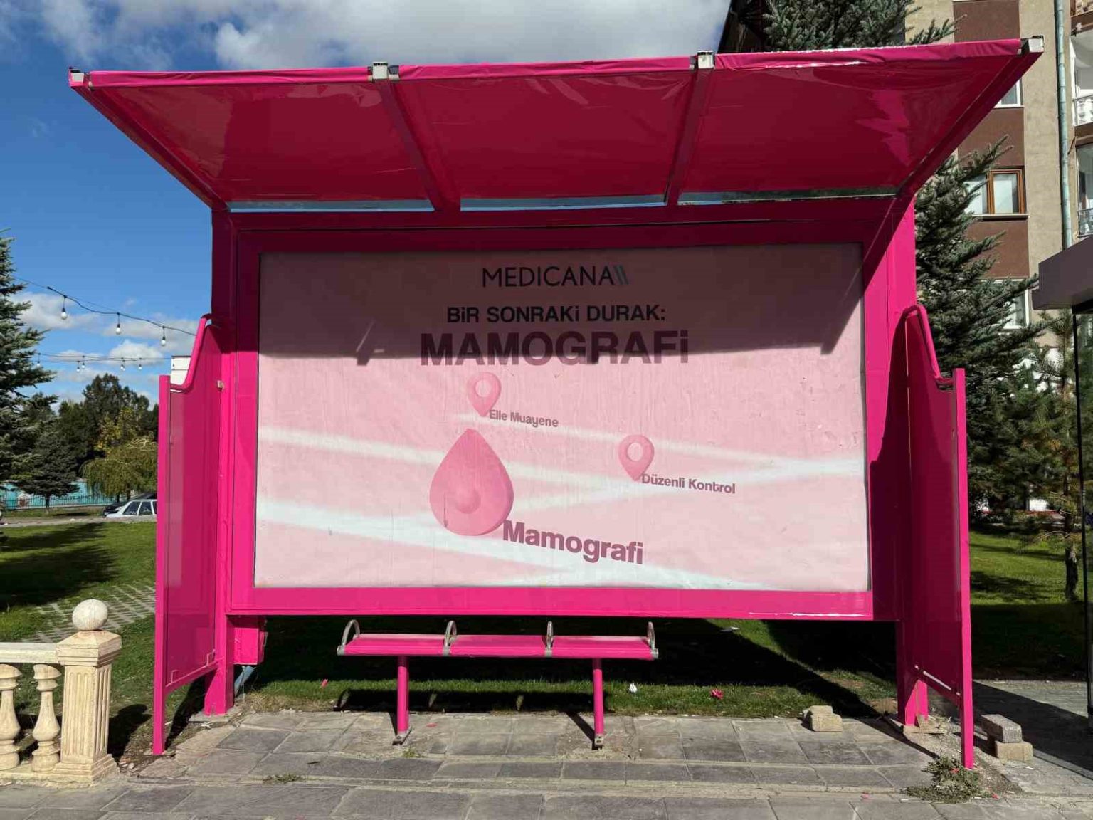 sivasta-pembe-duraklarla-meme-kanserine-farkindalik-olusturuluyor