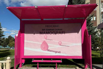 sivasta-pembe-duraklarla-meme-kanserine-farkindalik-olusturuluyor