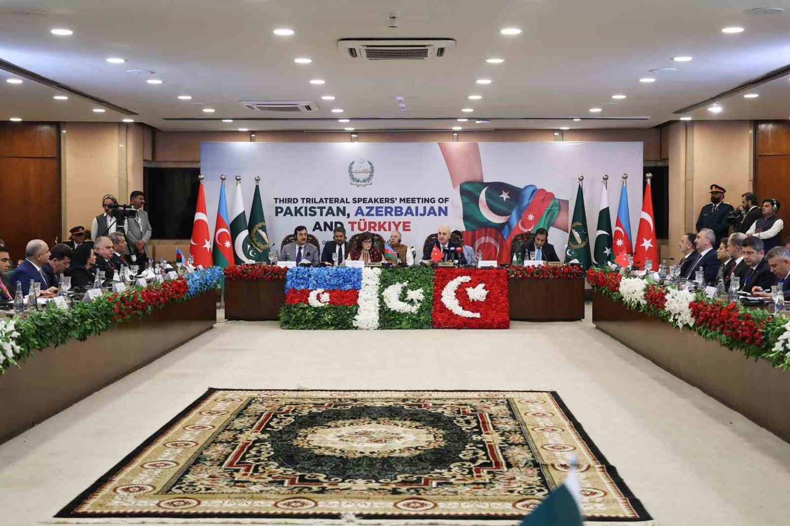 tbmm-baskani-kurtulmus-atilan-adimlar-uluslararasi-toplum-icin-onemli-bir-umit-isigini-teskil-etmistir