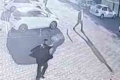 tetikcinin-otobus-firmasi-sahibine-silahli-saldirisi-kamerada