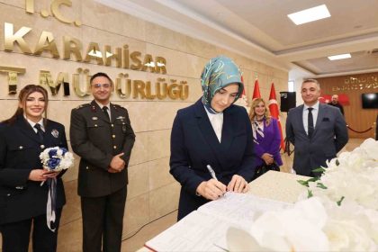 vali-polis-memuru-ile-subay-ciftin-nikahlarina-sahitlik-yapti