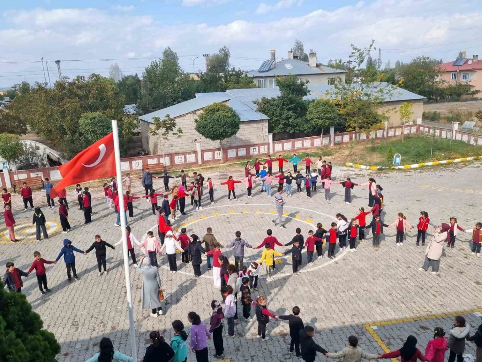 vanda-tum-okullarda-es-zamanli-afet-tatbikati-gerceklestirildi