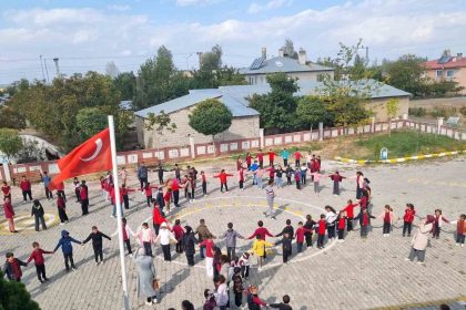 vanda-tum-okullarda-es-zamanli-afet-tatbikati-gerceklestirildi