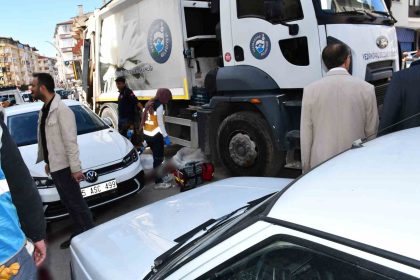 vezirkopru-belediyesi-cop-kamyonunun-carptigi-yasli-adam-oldu