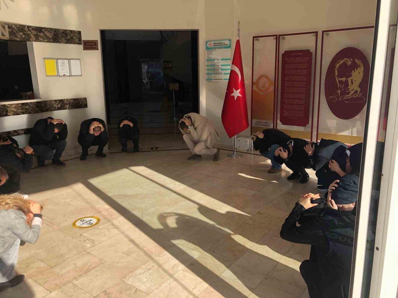 zonguldak-ogretmenevinde-deprem-ve-tahliye-tatbikati