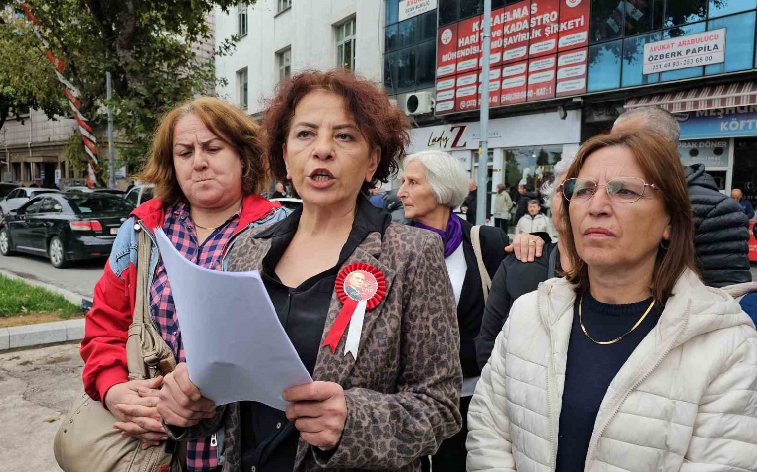 zonguldakta-chp-merkez-ilce-kadin-kollari-yoneticileri-gorevlerinden-istifa-etti