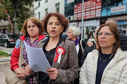 zonguldakta-chp-merkez-ilce-kadin-kollari-yoneticileri-gorevlerinden-istifa-etti