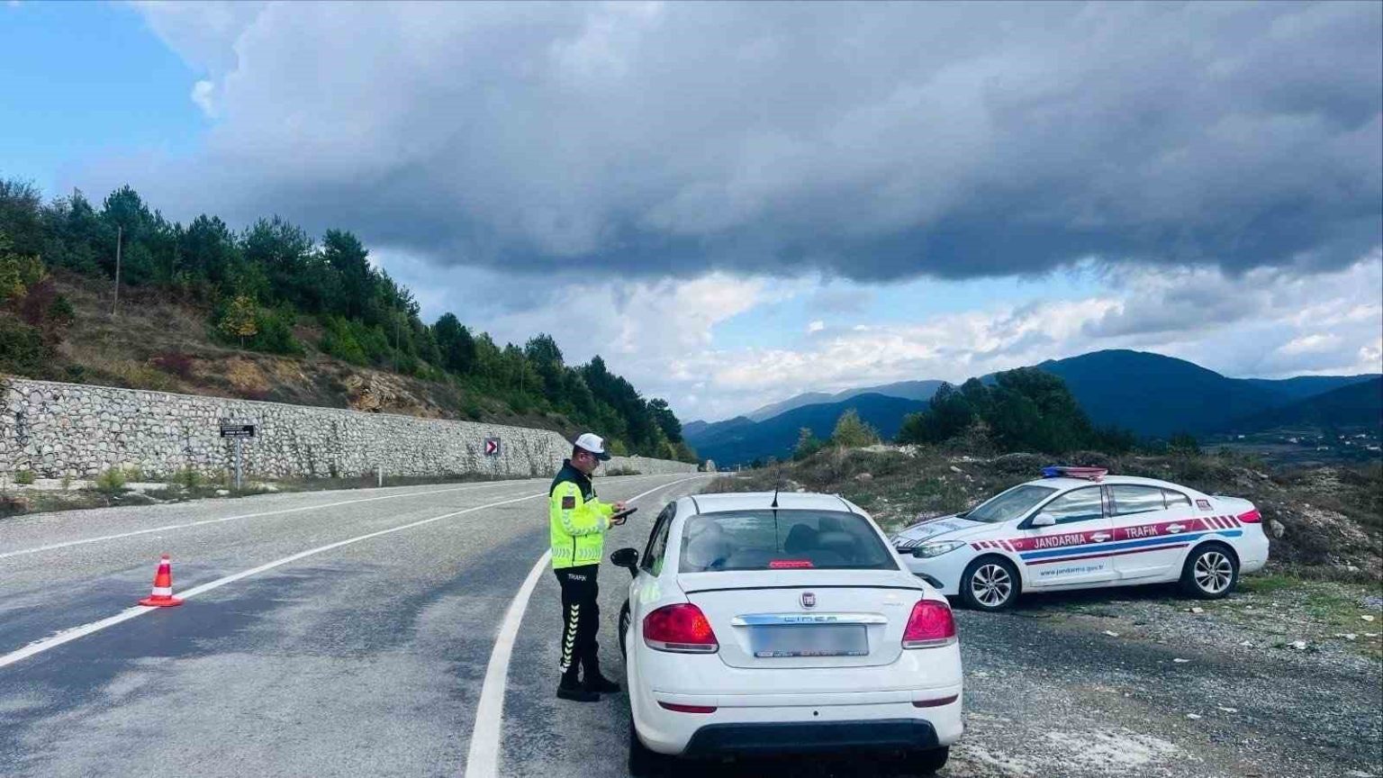 zonguldakta-emniyet-ve-jandarma-ekiplerinden-kapsamli-denetim