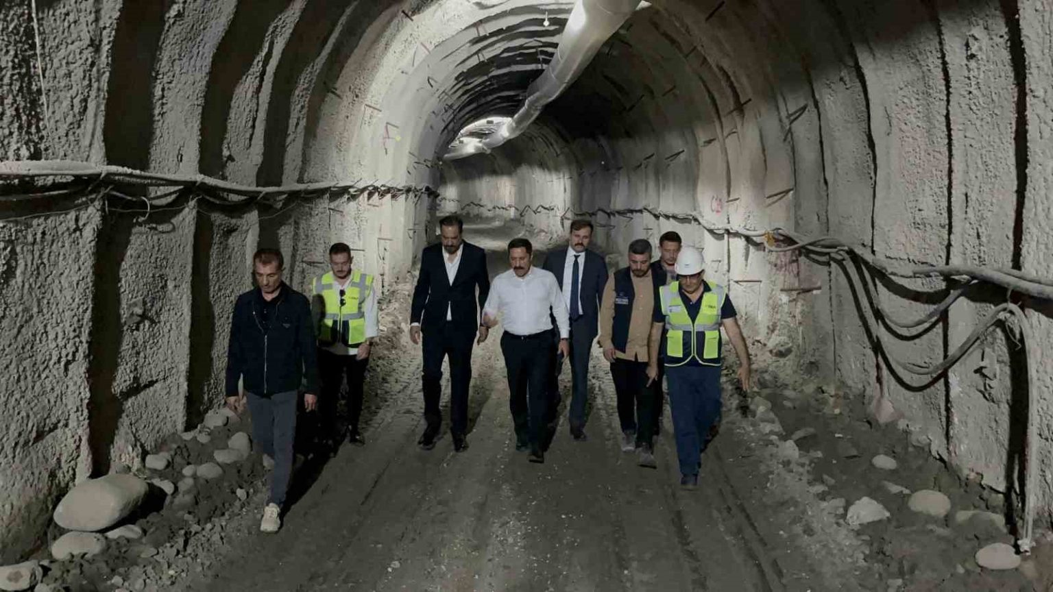 11-bin-200-metre-uzunluga-ve-20-metre-derinlige-sahip-atik-su-tuneli-turkiyenin-en-buyugu-olacak