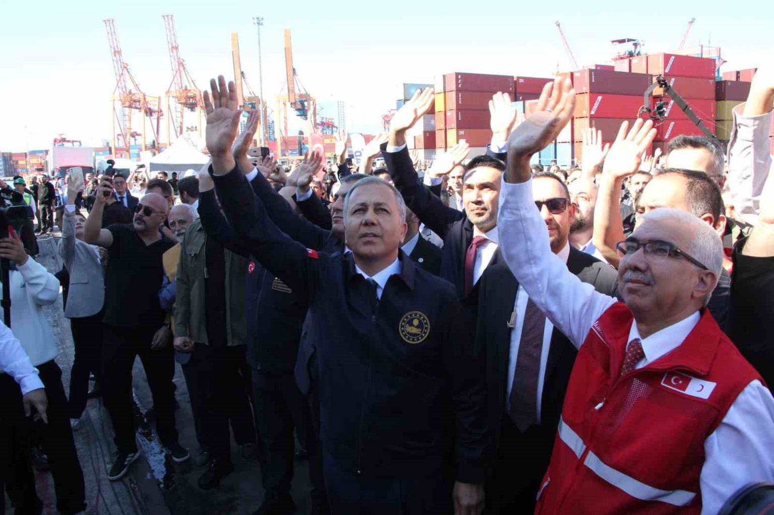 17-iyilik-gemisi-bakan-yerlikayanin-katildigi-torenle-gazzeye-ugurlandi