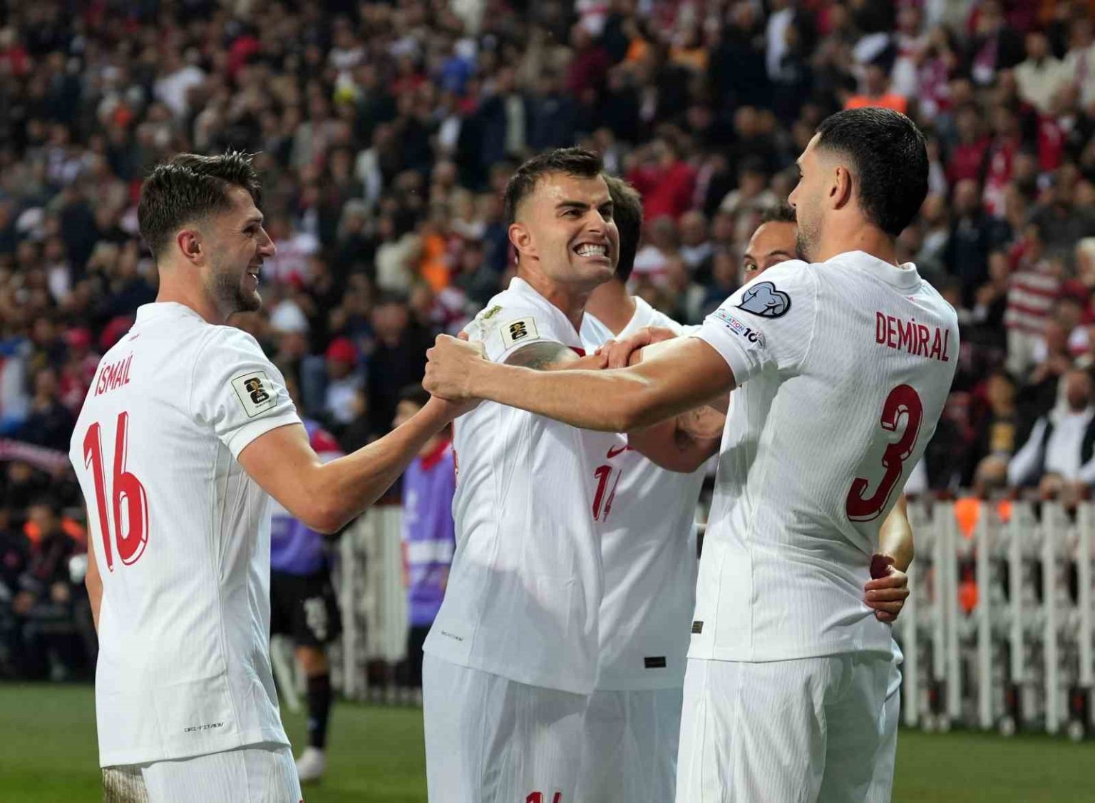 a-milli-futbol-takimi-17-yil-sonra-kocaelide-mac-yapti