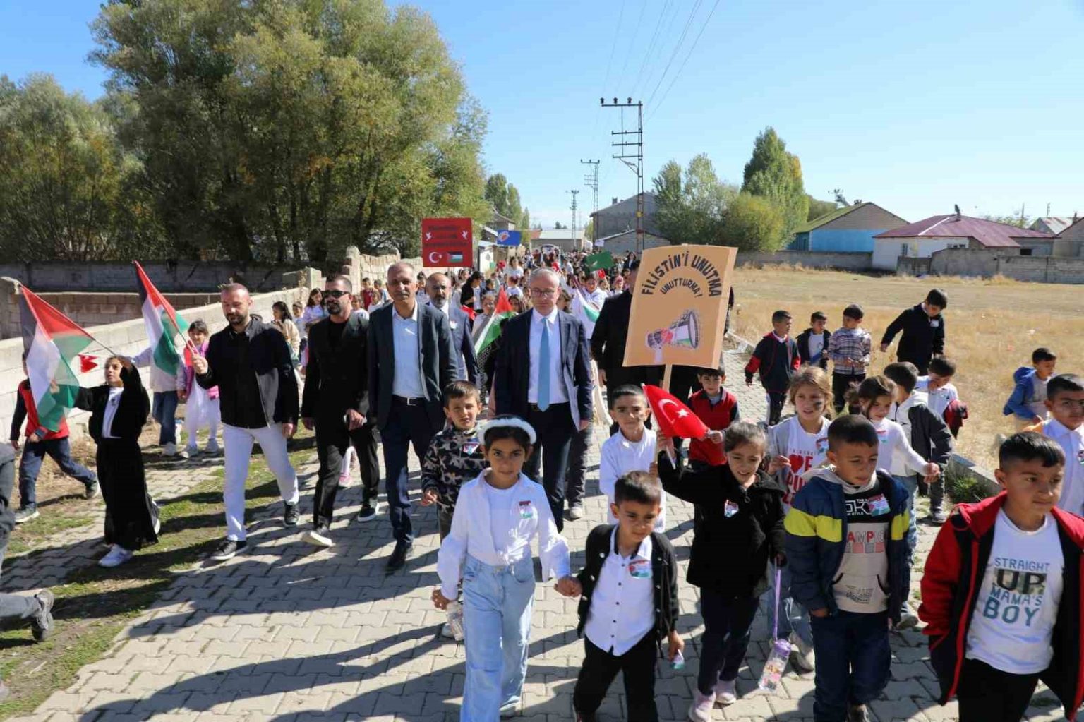 agrili-ogrenciler-gazzedeki-ihtiyac-sahipleri-icin-hayir-panayiri-duzenledi