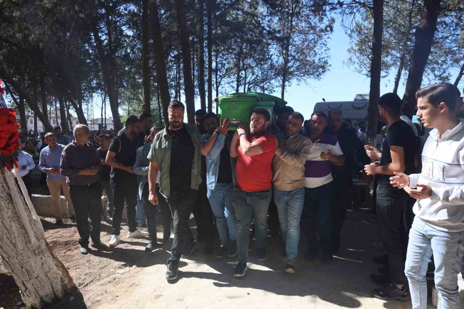 ailesinin-ve-arkadaslarinin-dogum-gununu-kutlamak-icin-bekledigi-genc-trafik-kazasinda-can-verdi