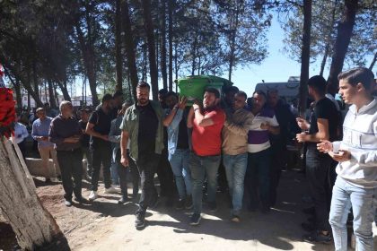 ailesinin-ve-arkadaslarinin-dogum-gununu-kutlamak-icin-bekledigi-genc-trafik-kazasinda-can-verdi