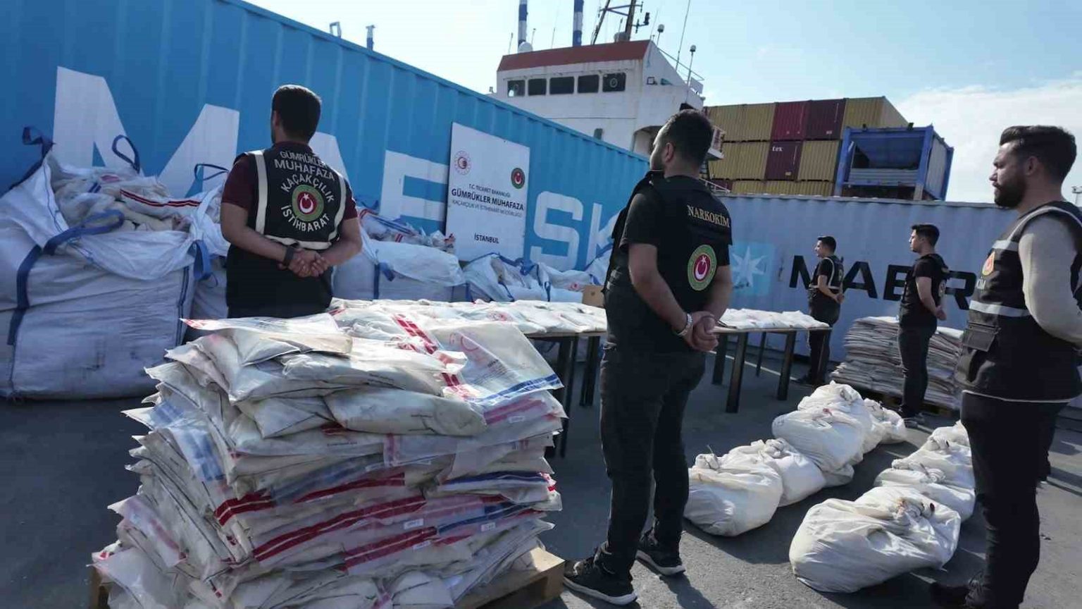 ambarli-limaninda-ele-gecirilen-17-ton-kokain-sergilendi