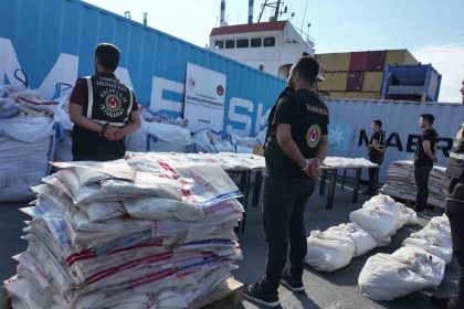 ambarli-limaninda-ele-gecirilen-17-ton-kokain-sergilendi