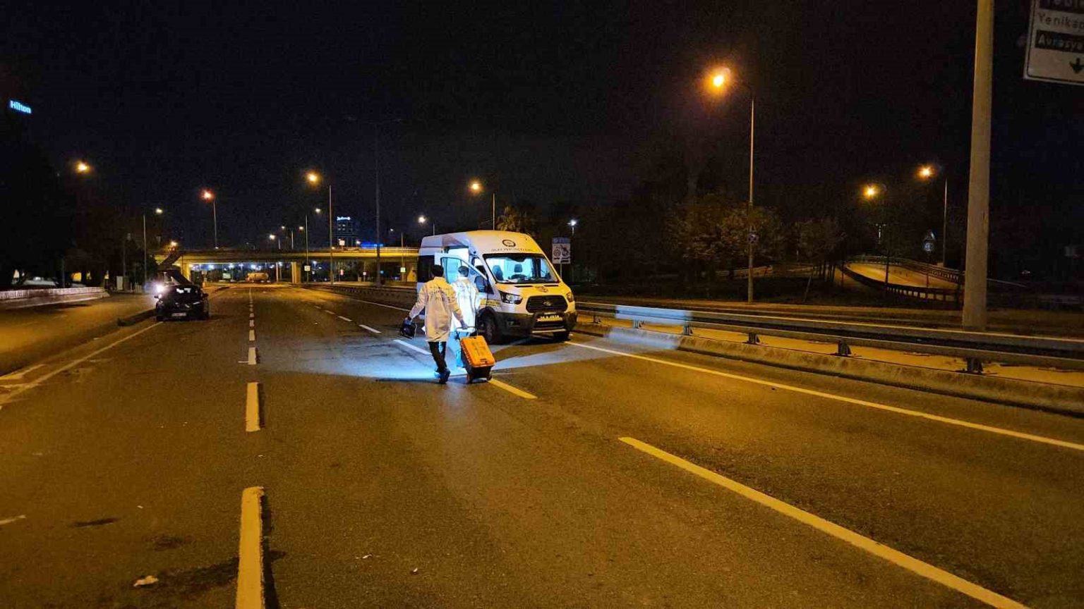 bakirkoyde-dur-ihtarina-uymayan-surucu-kaza-yapinca-yakalandi-kovalamaca-anlari-kamerada