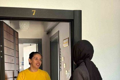 basiskele-ailesinin-yeni-uyelerine-ilk-hediye-baskan-ozluden