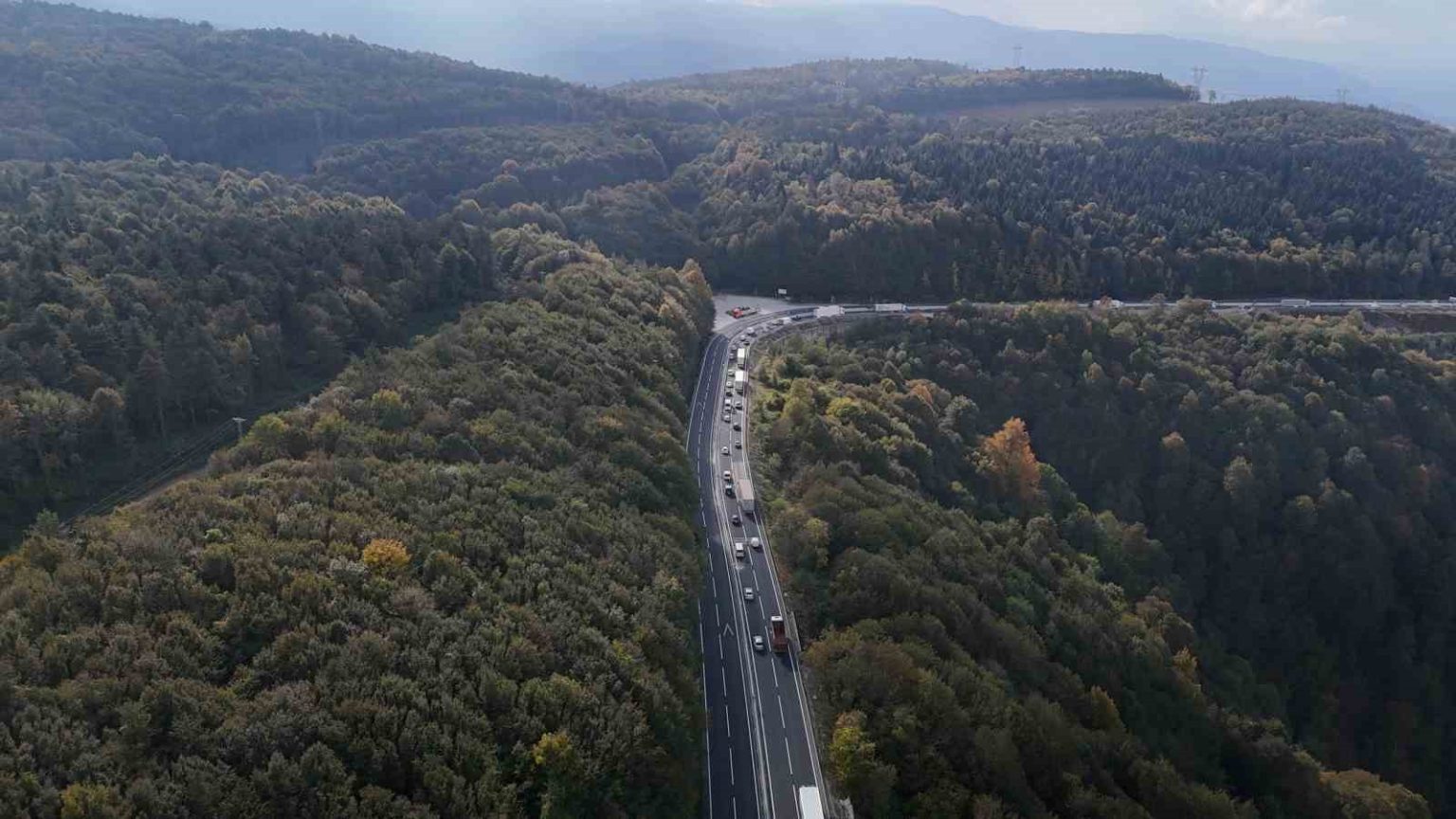 bolu-dagi-tunelinde-yapilan-calismalar-kara-yolundaki-trafigi-artirdi