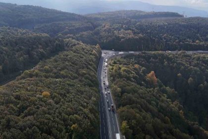 bolu-dagi-tunelinde-yapilan-calismalar-kara-yolundaki-trafigi-artirdi