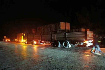 burdurda-otomobil-ile-tir-carpisti-1-olu-2-yarali
