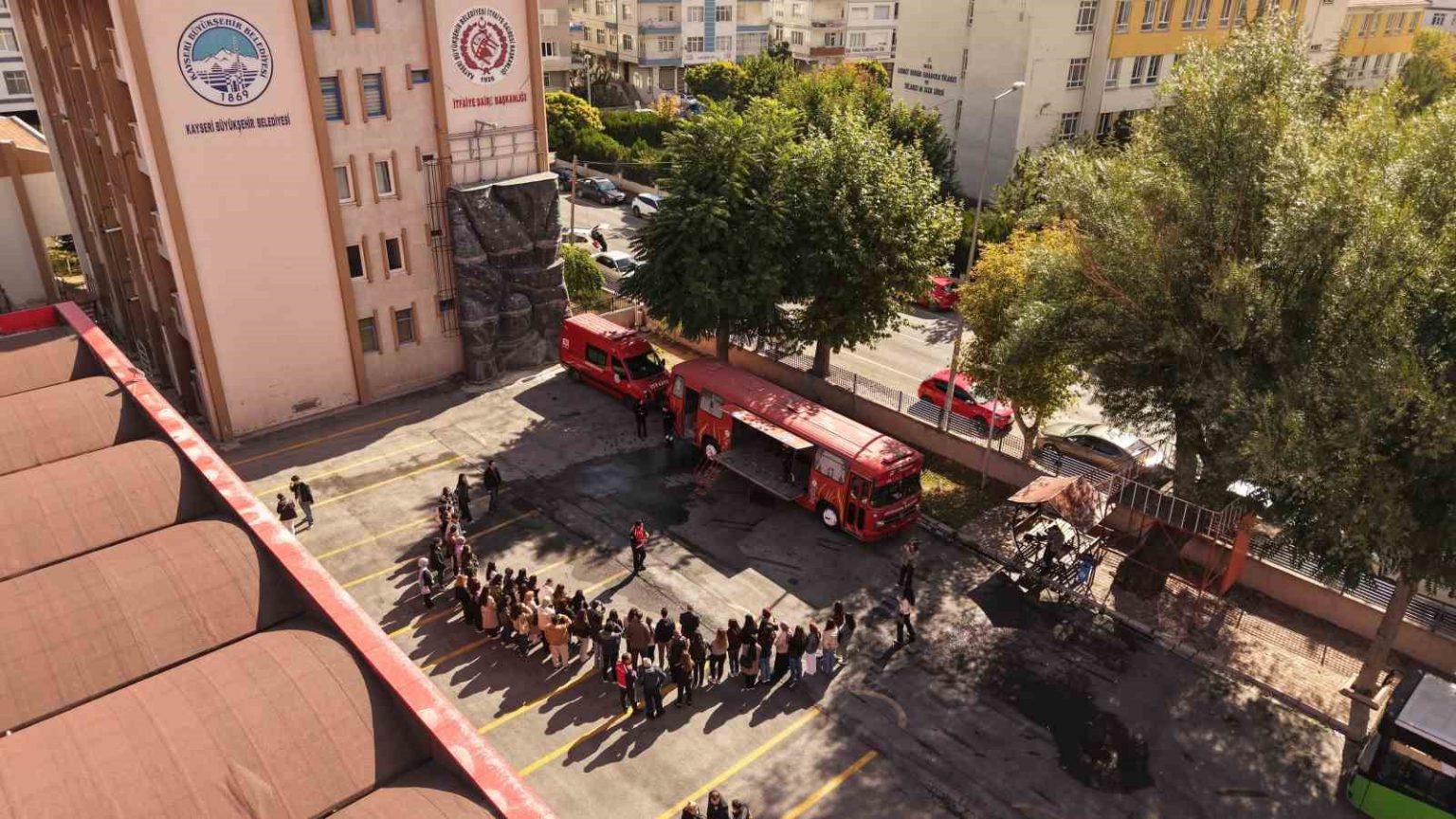 buyuksehirden-ogrencilere-afet-risklerini-azaltma-ve-afetlere-karsi-hazirlik-egitimi