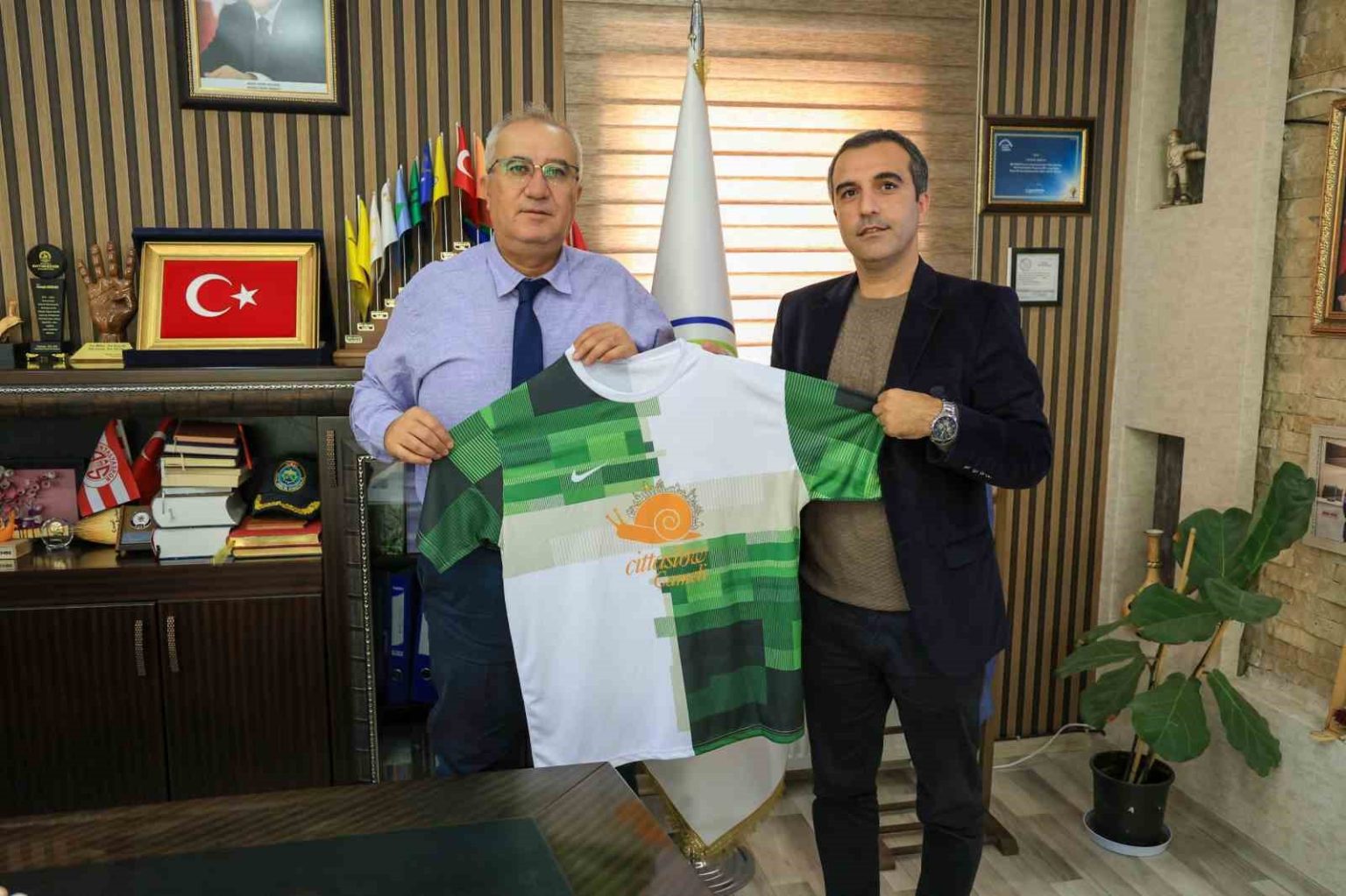 cameli-belediyesinden-cameli-meslek-yuksekokulu-takimina-tam-destek