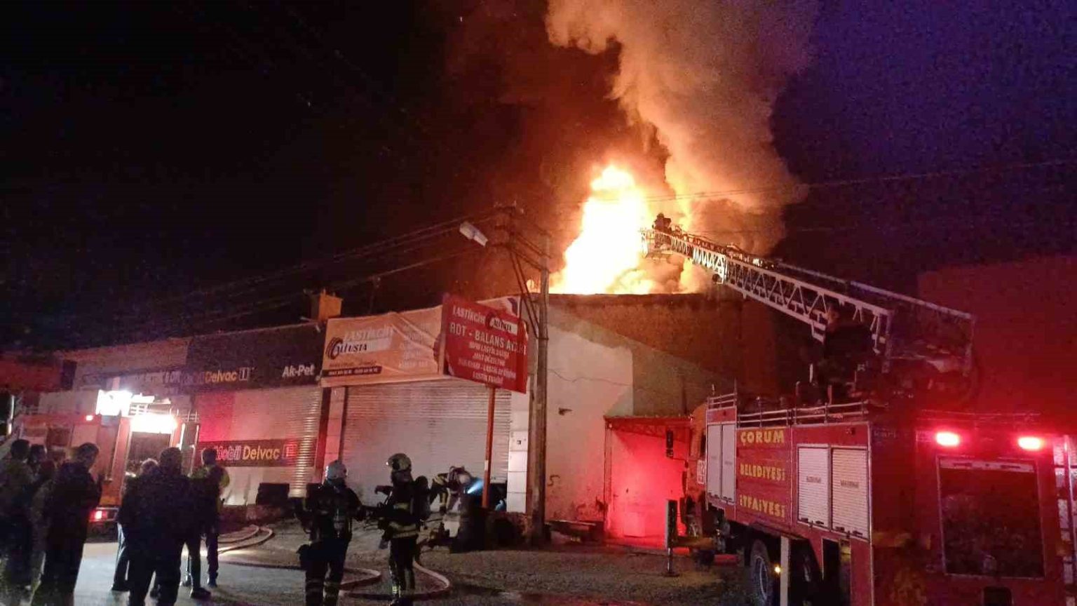 corumda-lastik-tamirhanesinde-yangin