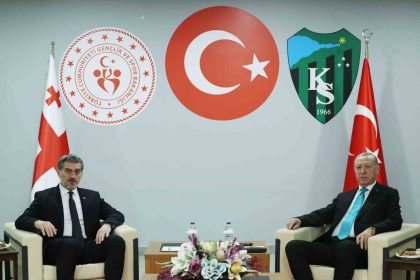 cumhurbaskani-erdogan-gurcistan-cumhurbaskani-kavelasvili-ile-bir-araya-geldi