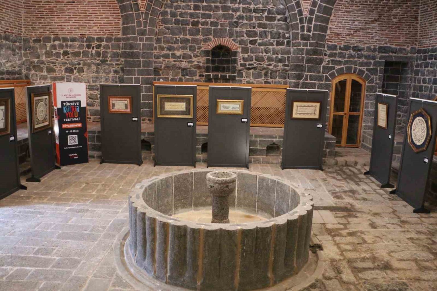 diyarbakirda-hamid-aytacin-izinde-icazetnameler-sergisine-yogun-ilgi