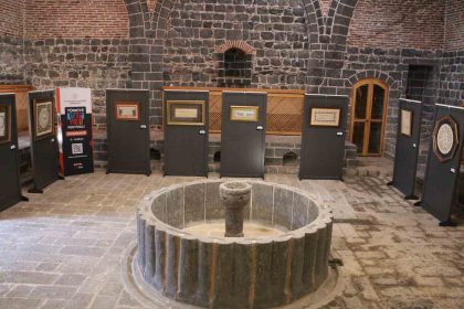 diyarbakirda-hamid-aytacin-izinde-icazetnameler-sergisine-yogun-ilgi