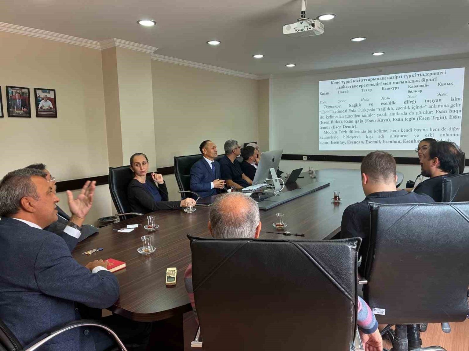 ege-universitesinde-turk-dunyasinin-dil-birligi-konusuldu