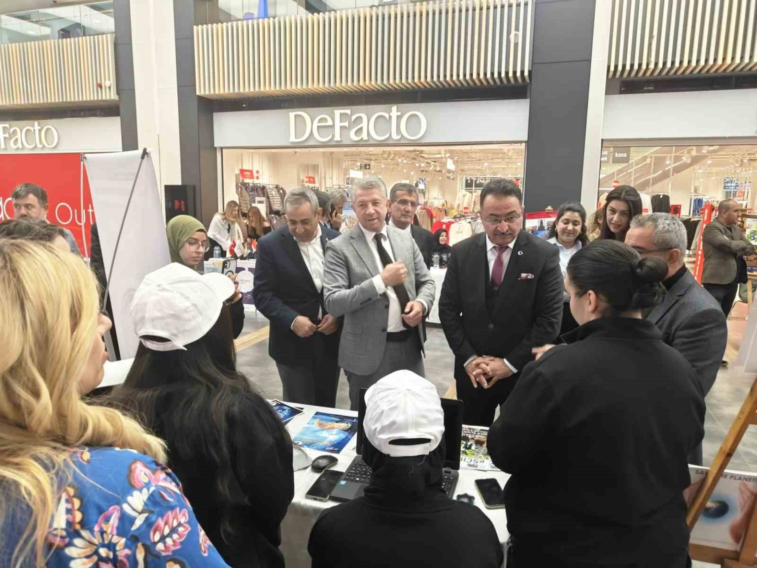 erasmus-gunleri-kumsmallda