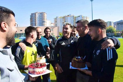 erciyes-38-fkda-surpriz-dogum-gunu