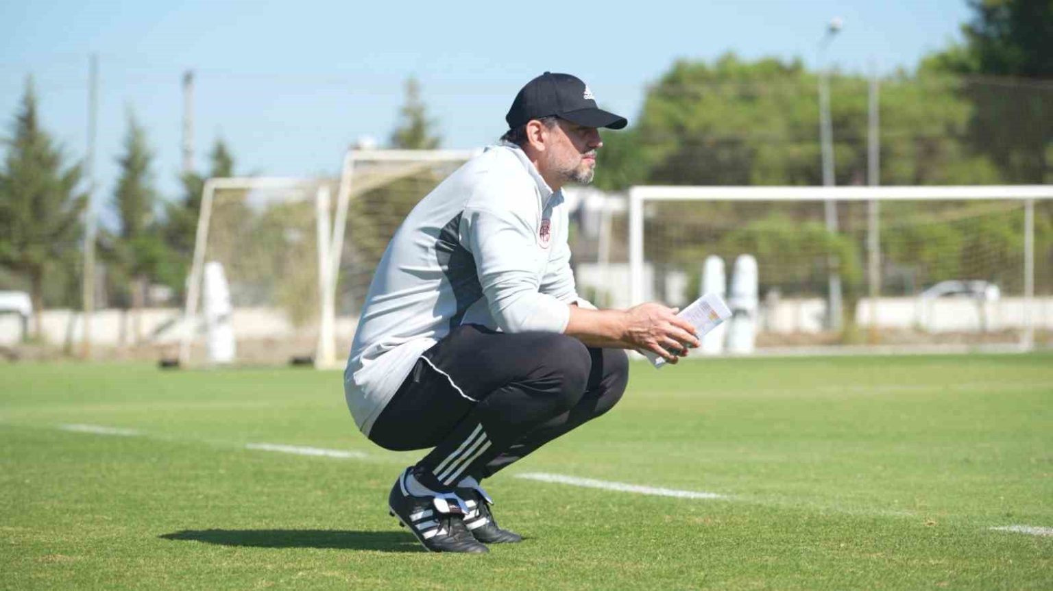 erol-bulut-antalyaspor-ile-ilk-antrenmanina-cikti