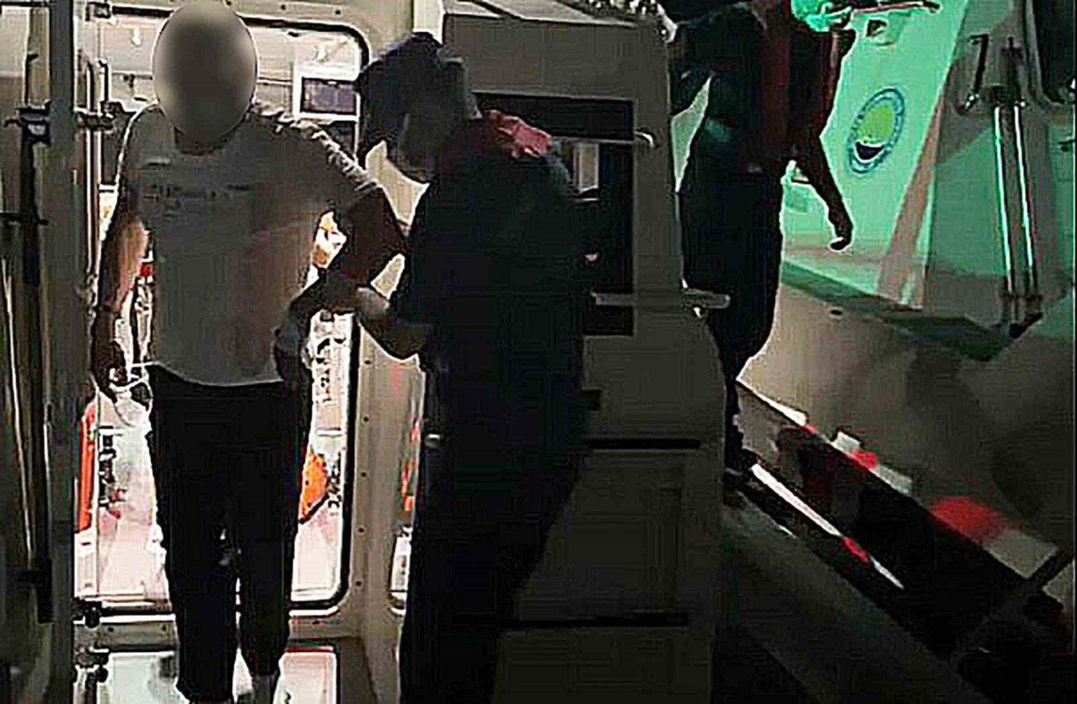 fethiyede-ticari-yatta-rahatsizlanan-vatandasa-sahil-guvenlikten-tibbi-tahliye