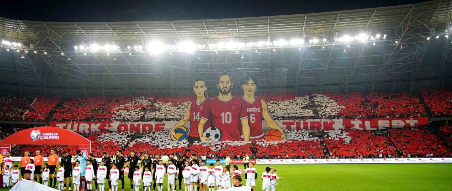 filistinli-cocuklar-milli-futbolcularla-birlikte-seremoniye-cikti