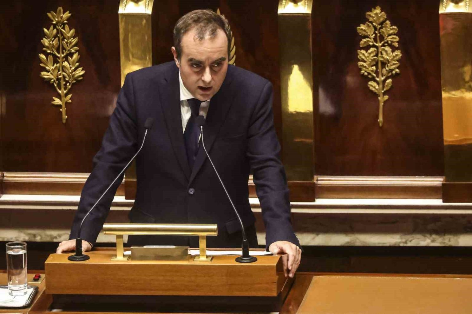 fransada-tartismali-emeklilik-reformu-askiya-alinacak