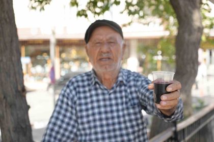 gaziantepte-usta-40-yildir-karadut-suyu-satiyor