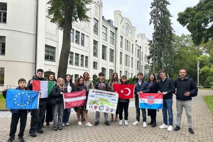 gediz-altinkent-ortaokulu-erasmus-projesiyle-letonyada