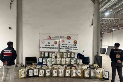 irandan-gelen-otobuste-1-ton-sivi-metamfetamin-ele-gecirildi