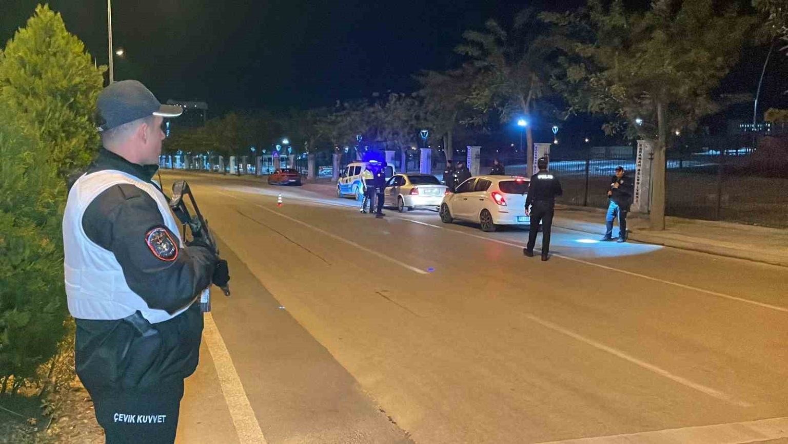 karaman-polisinden-kent-merkezinde-sok-asayis-uygulamasi