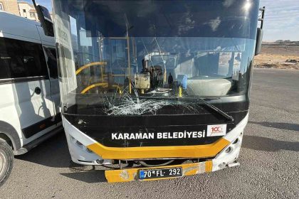 karamanda-halk-otobusu-ile-okul-servisi-carpisti-2-yarali
